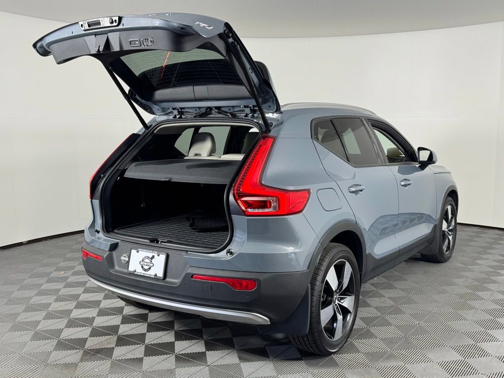 Used 2020 Volvo XC40 T5 Momentum w/ Premium Package AWD/4WD image 8