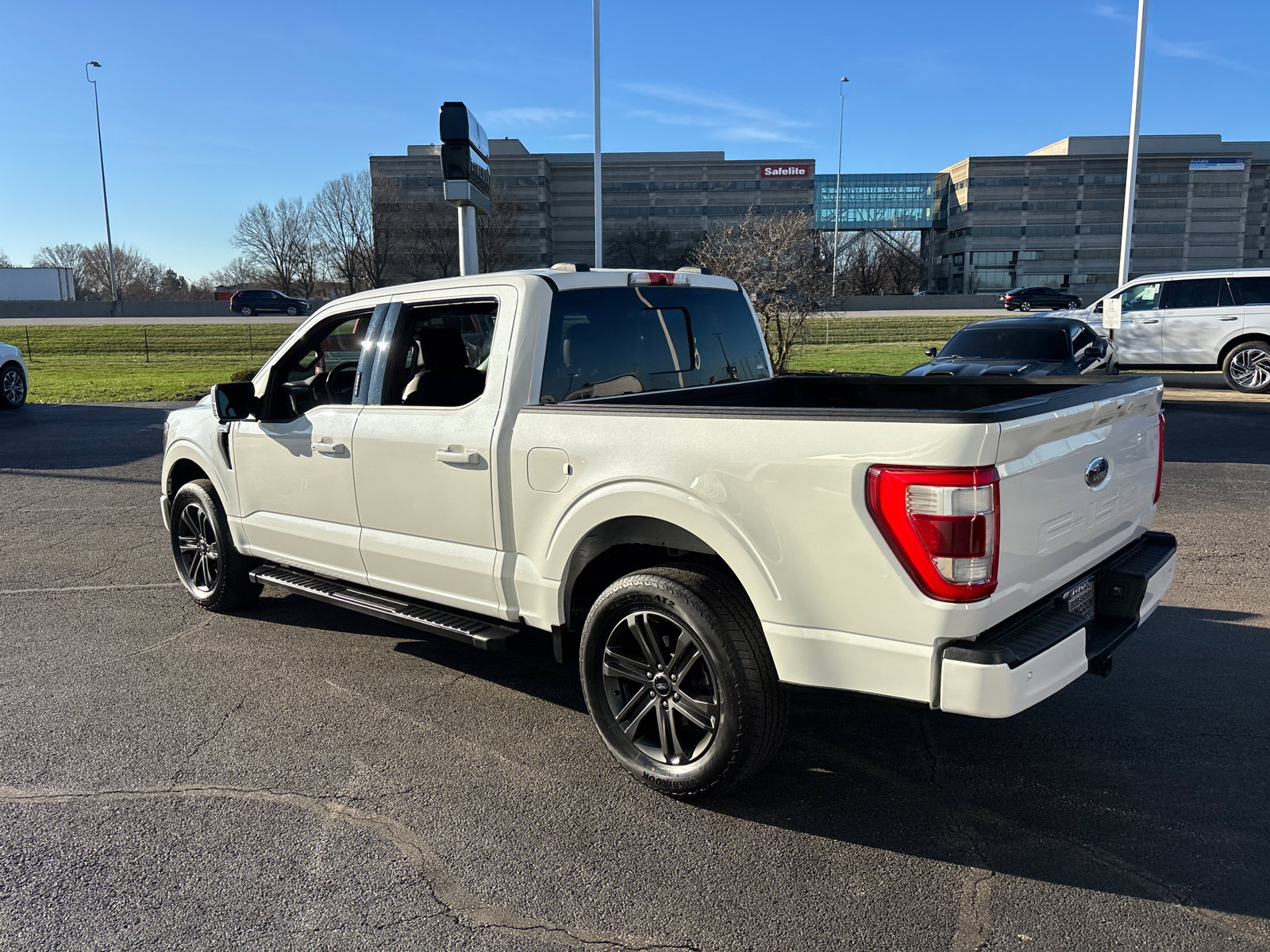 Used 2022 Ford F150 Lariat w/ Equipment Group 502A High image 5