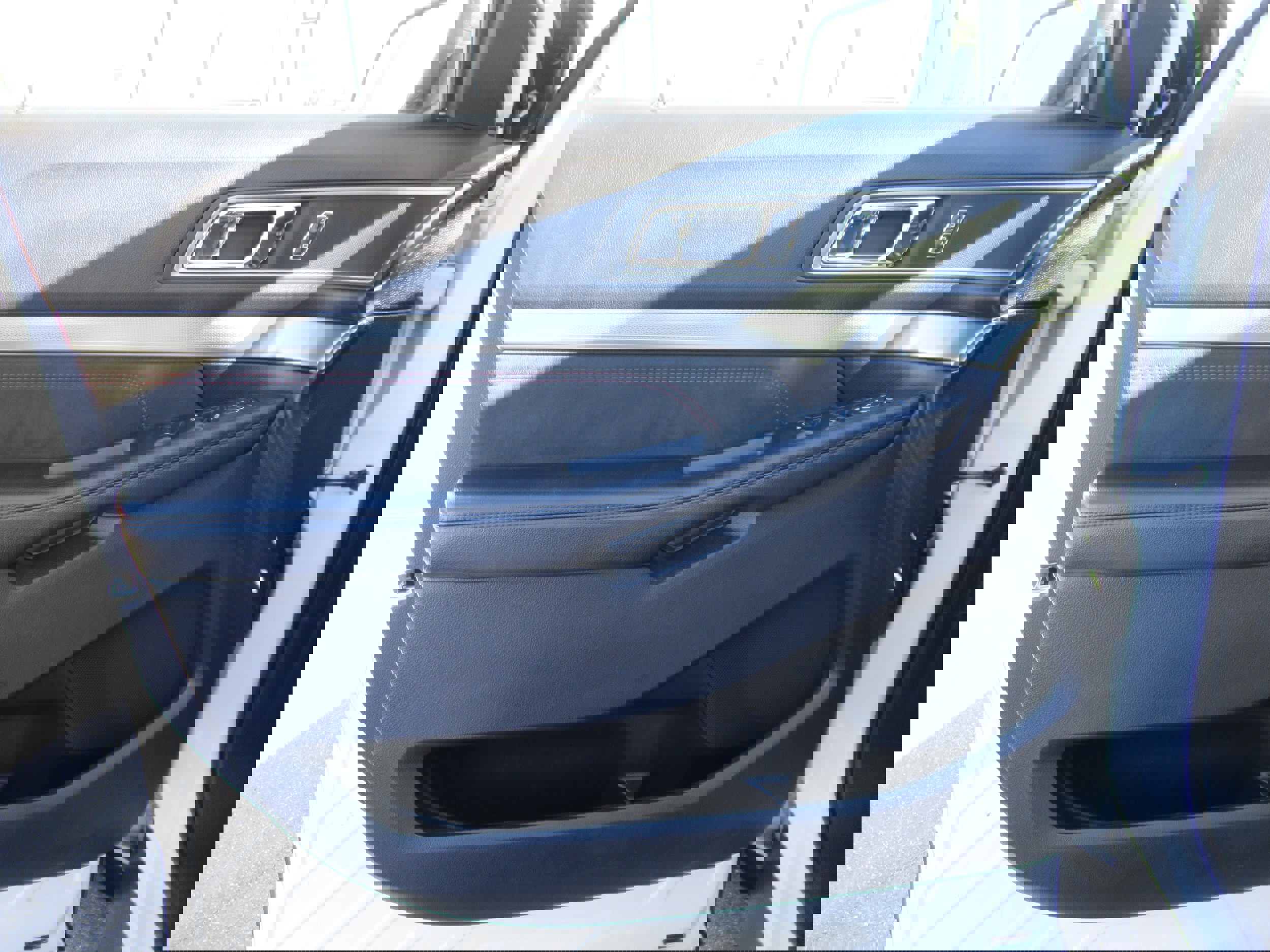 Used 2019 Ford Explorer XLT w/ Equipment Group 202A image 8