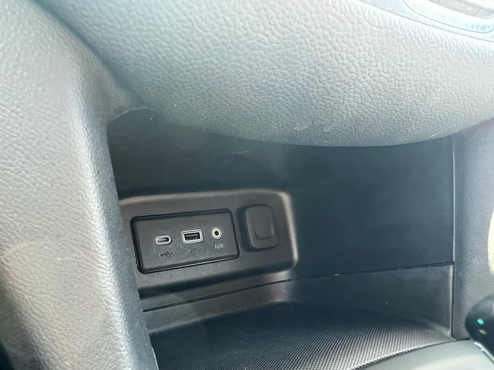 Used 2024 Chevrolet Equinox LT w/ Driver Convenience Package AWD/4WD image 28