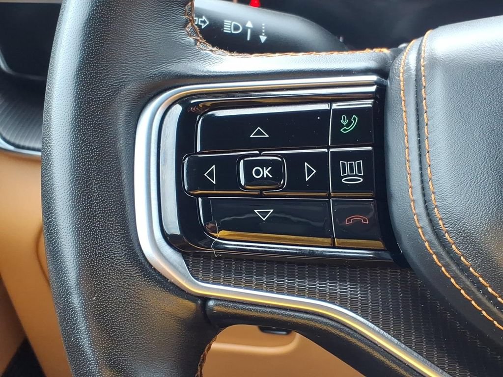 Used 2025 Jeep Grand Wagoneer Series III w/ Rear Seat Video Group 1 AWD/4WD image 11