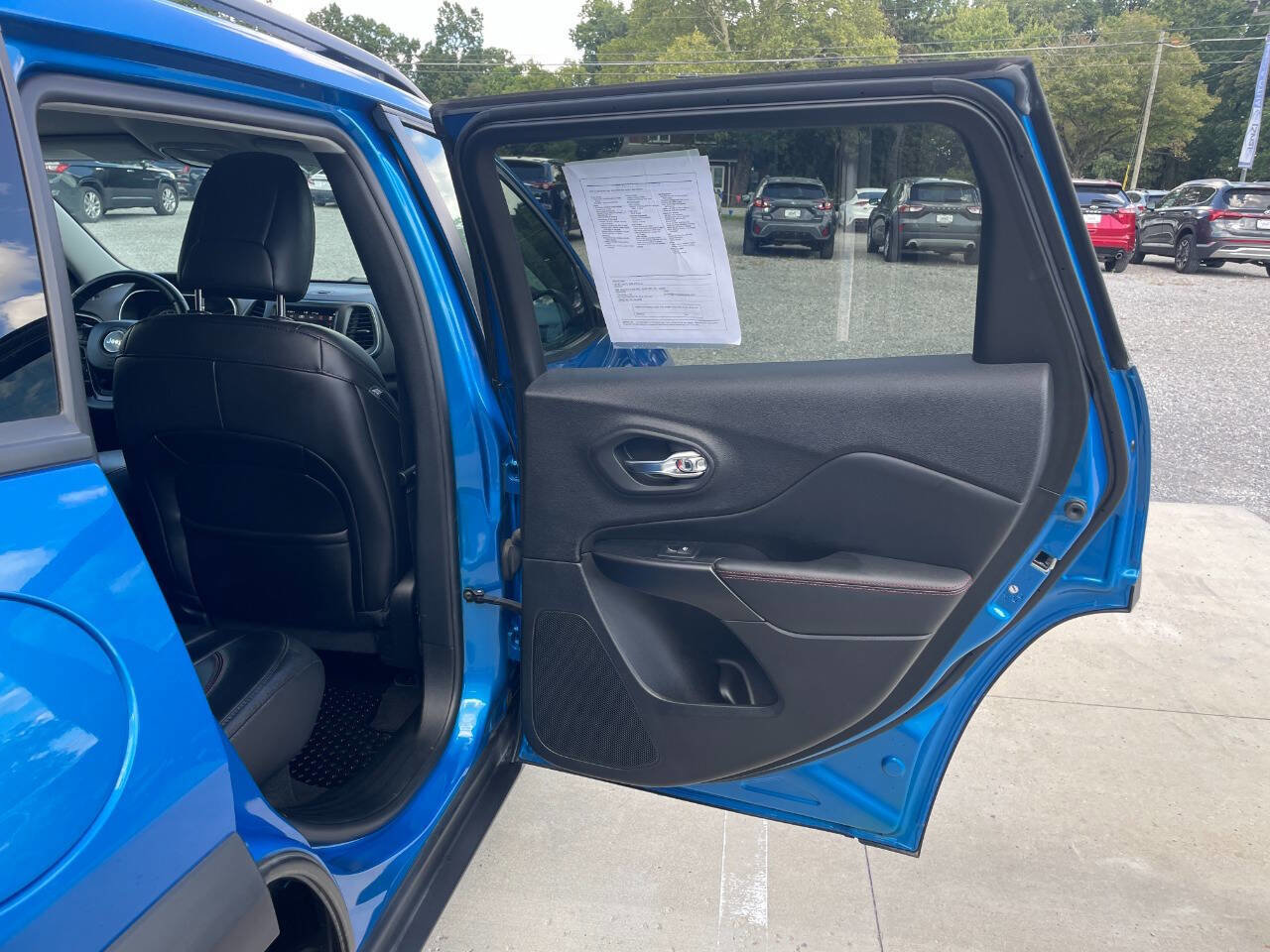 Used 2019 Jeep Cherokee Trailhawk w/ Cold Weather Group image 14