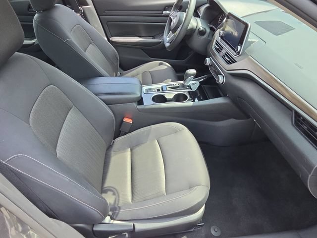 Used 2024 Nissan Altima 2.5 SV AWD/4WD image 17