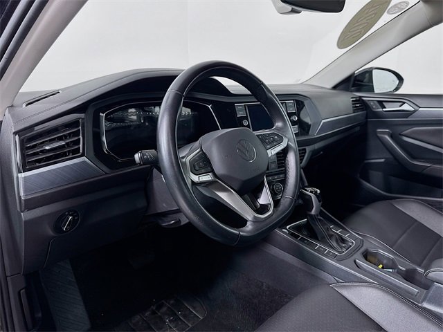 Used 2024 Volkswagen Jetta SE image 9
