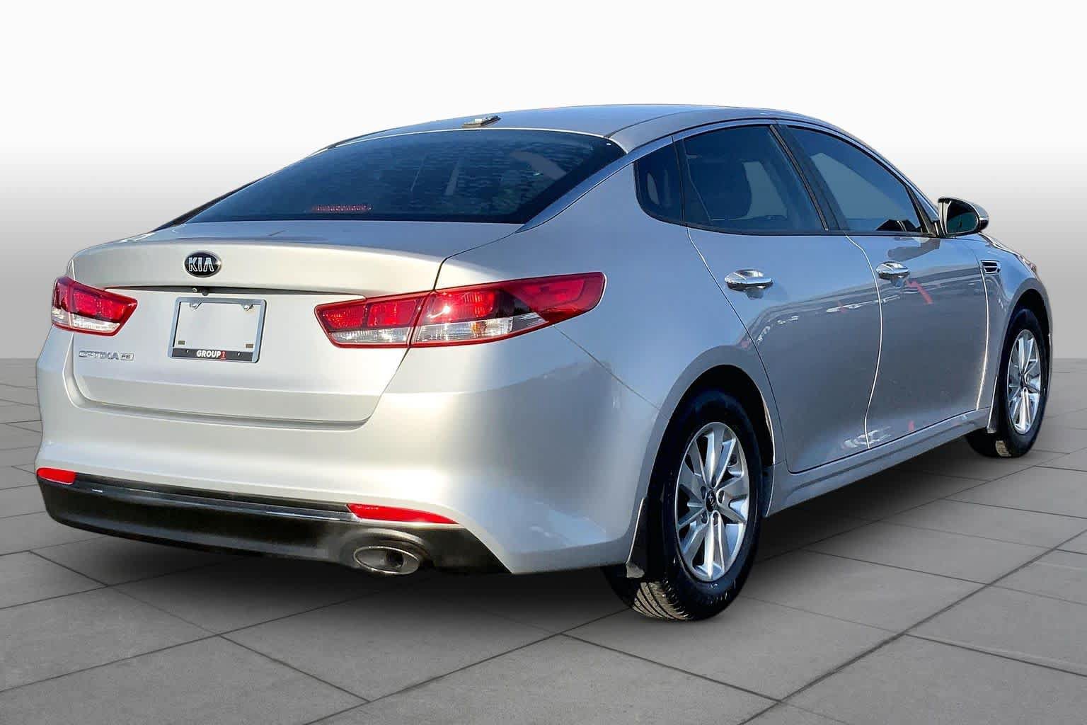 Used 2017 Kia Optima LX FWD image 13
