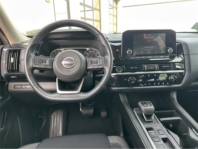 Used 2022 Nissan Pathfinder SV image 14