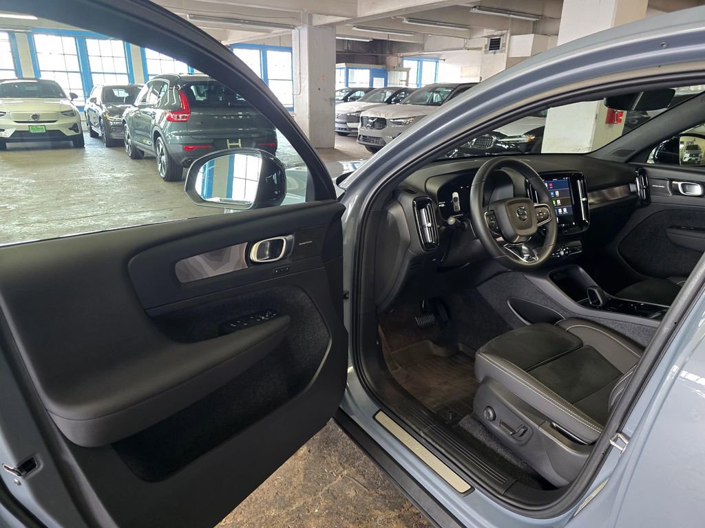 Certified 2023 Volvo C40 P8 Recharge Ultimate w/ Protection Package Premier AWD/4WD image 20