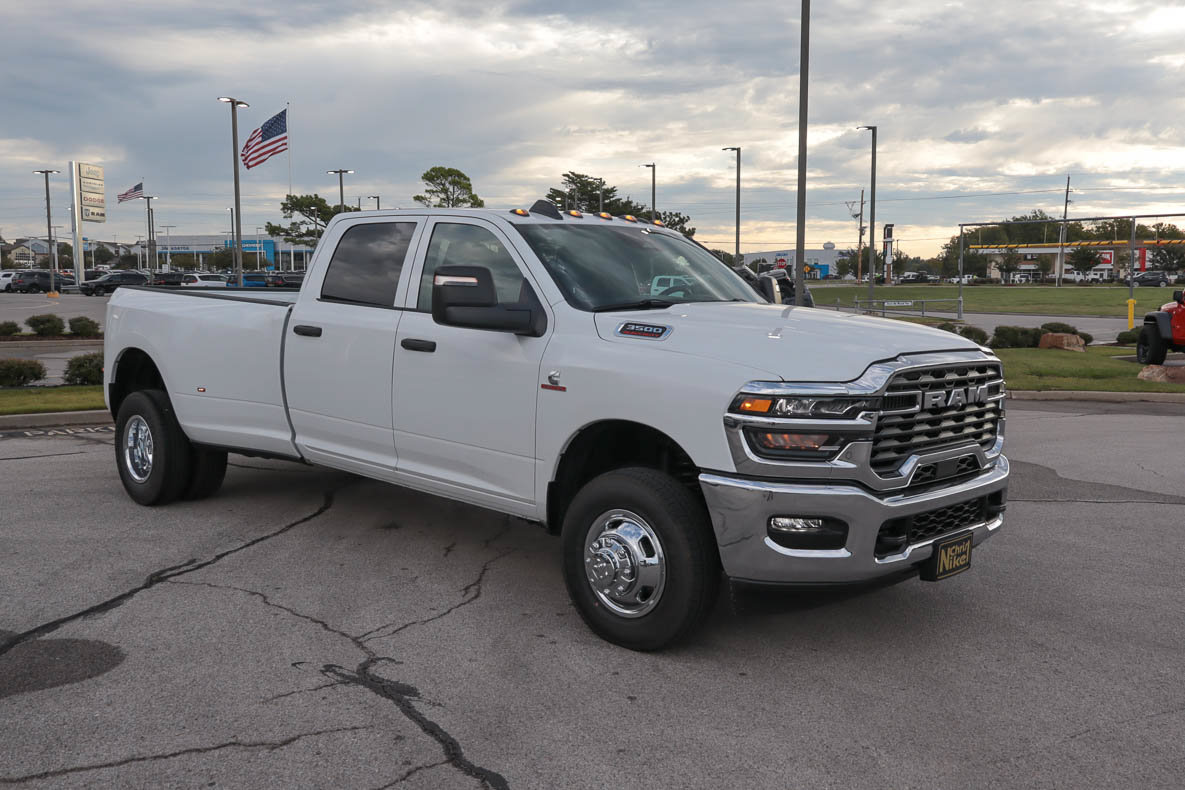 New 2027 RAM 3500 Tradesman AWD/4WD image 3