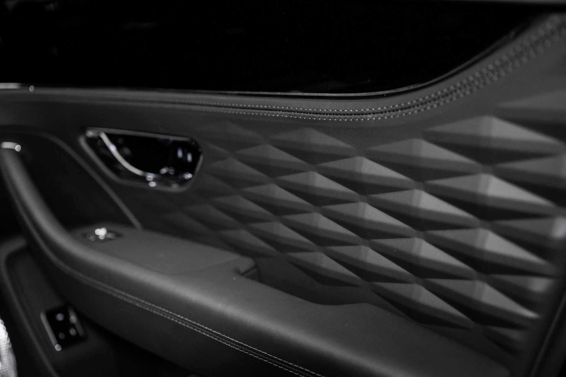 Used 2024 Bentley Flying Spur W12 image 55