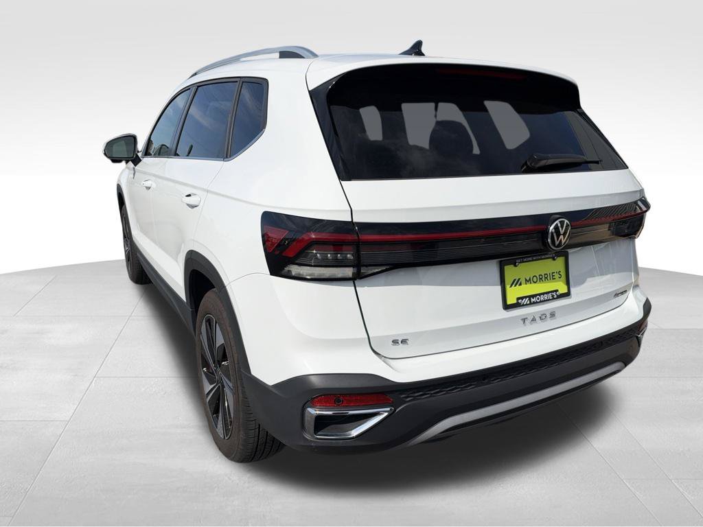 Used 2025 Volkswagen Taos SE AWD/4WD image 11