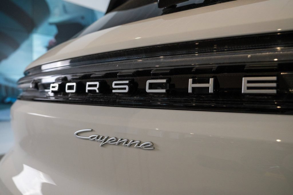 New 2025 Porsche Cayenne AWD/4WD image 16