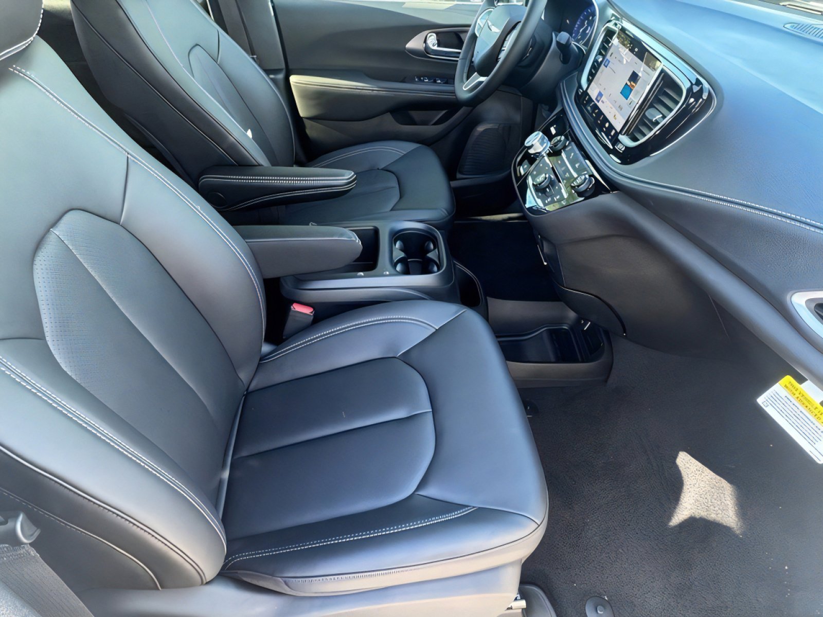 New 2026 Chrysler Pacifica Select image 11