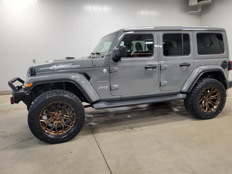 Used 2022 Jeep Wrangler Unlimited Sahara w/ LED Lighting Group AWD/4WD image 3