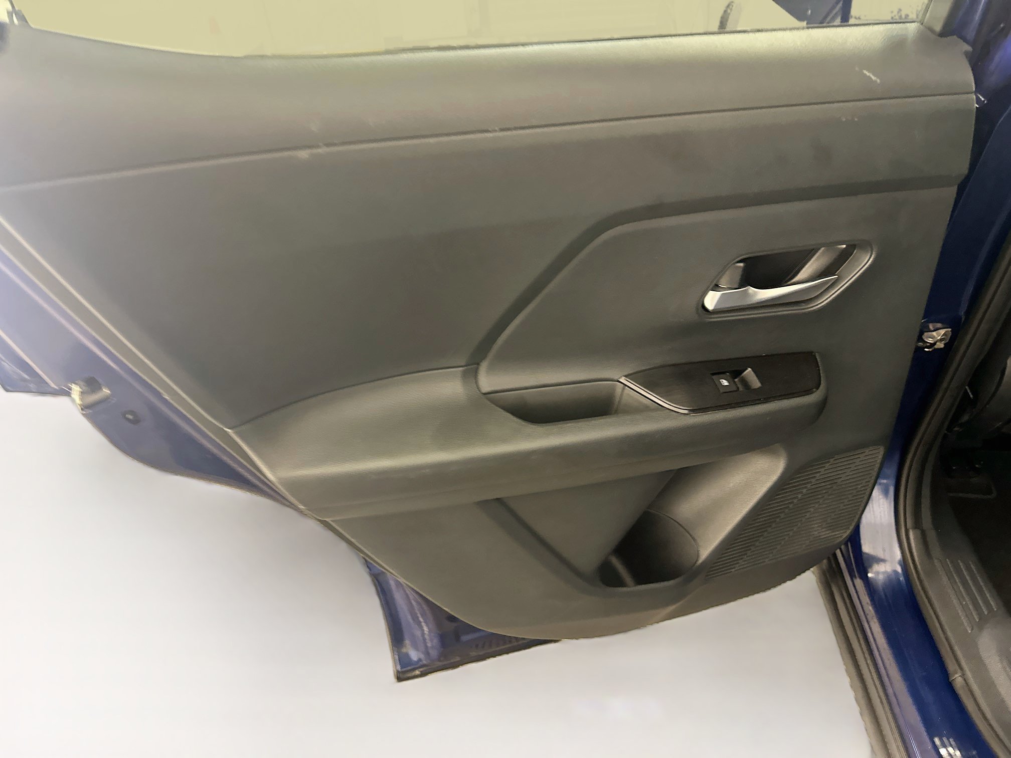 Used 2025 Nissan Kicks SV AWD/4WD image 26