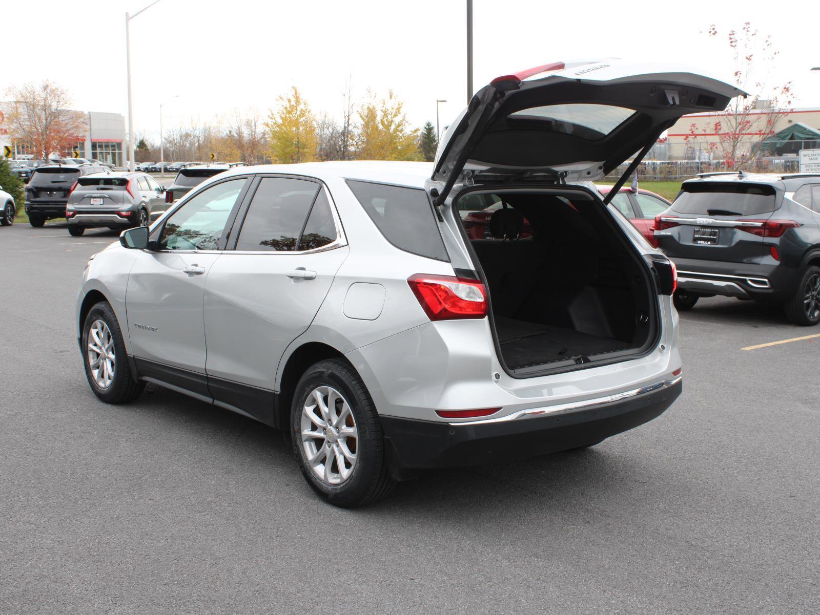 Used 2020 Chevrolet Equinox LT w/ Driver Convenience Package image 7