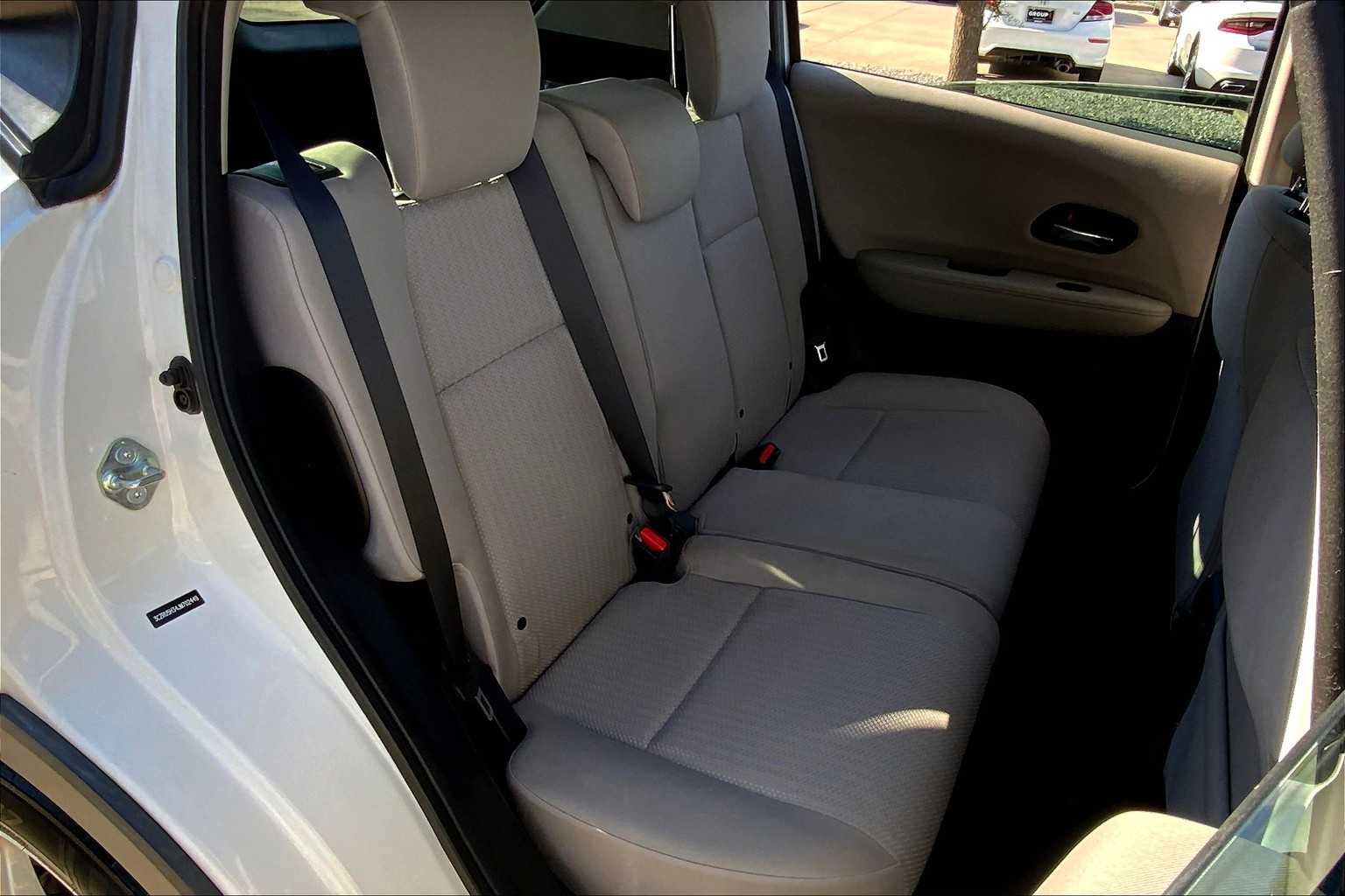 Used 2018 Honda HR-V LX image 18