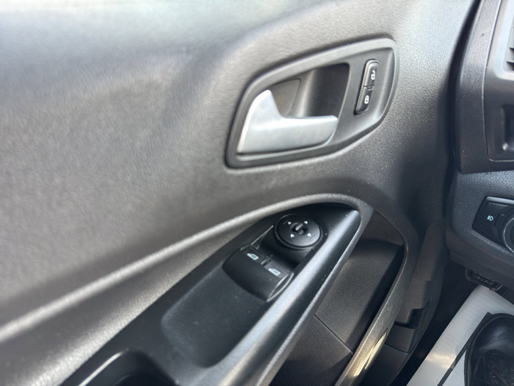 Used 2014 Ford Transit Connect XLT image 19