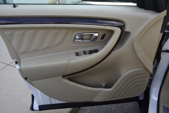 Used 2018 Ford Taurus Limited FWD image 20