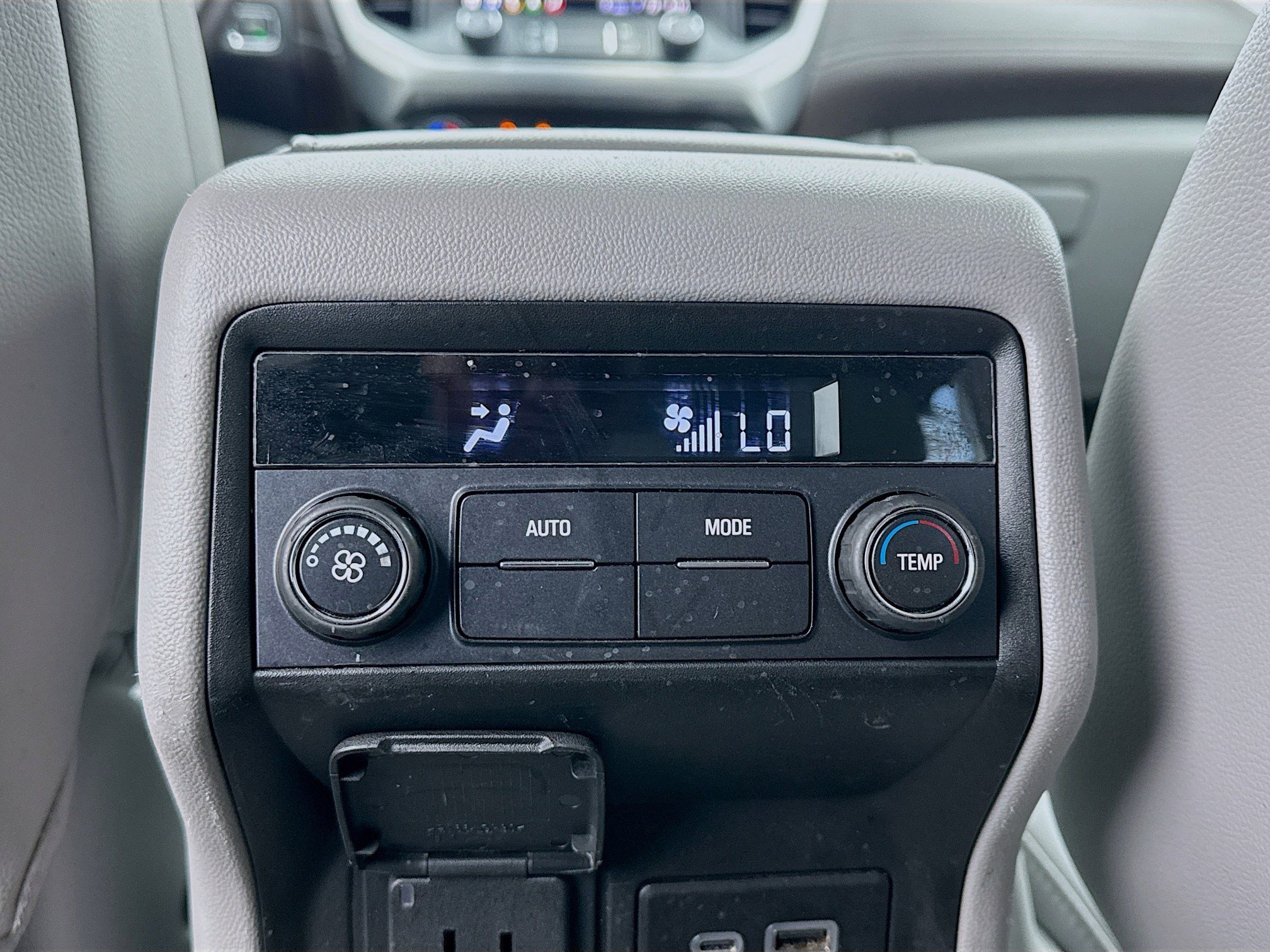 Used 2023 GMC Acadia SLT image 17