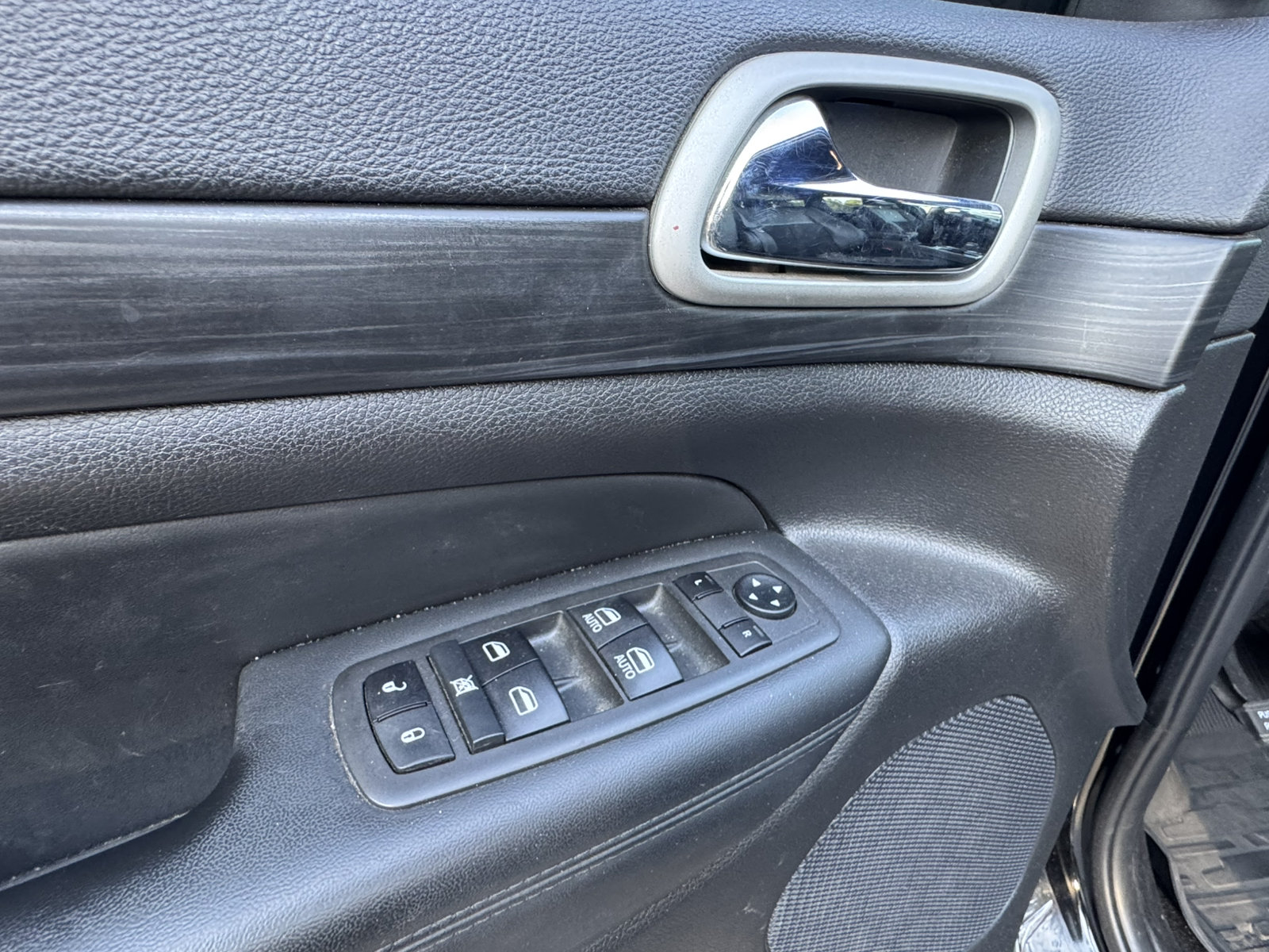 Used 2021 Jeep Grand Cherokee Laredo X AWD/4WD image 12