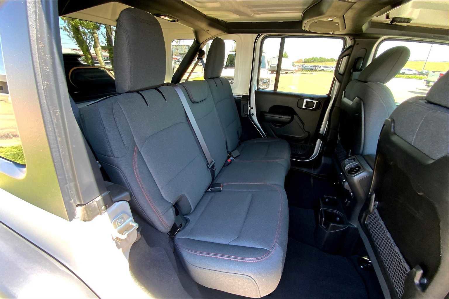 Used 2024 Jeep Wrangler Unlimited Rubicon image 37