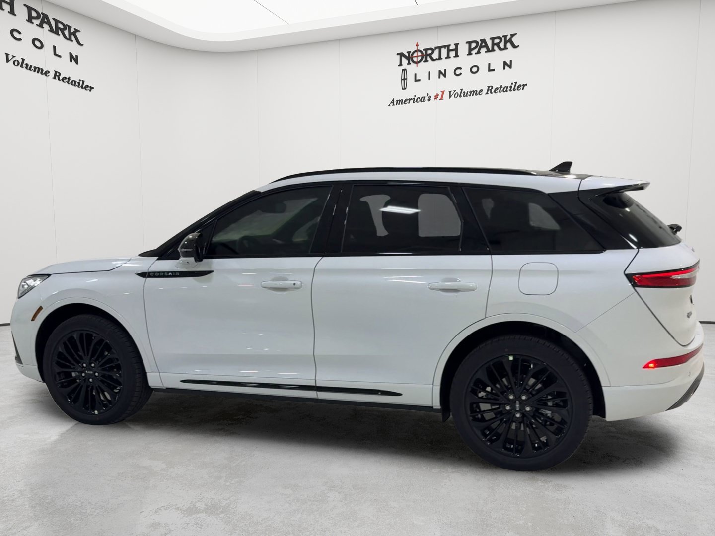 New 2026 Lincoln Corsair Reserve FWD image 7
