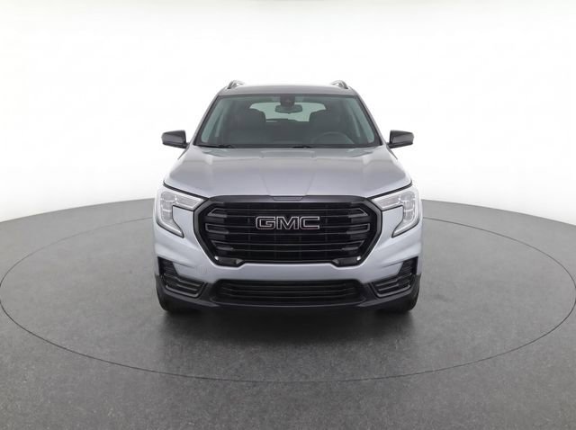 Used 2023 GMC Terrain SLE w/ Driver Convenience Package FWD image 5