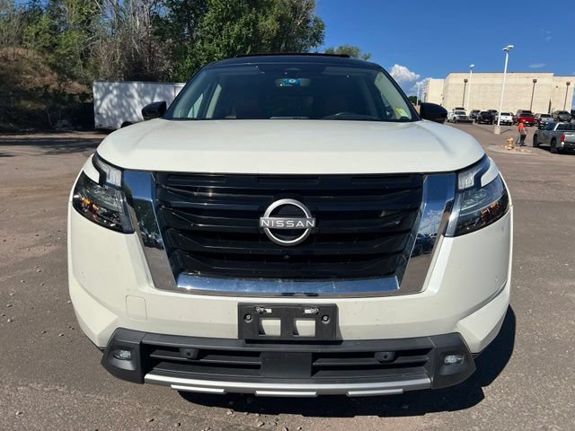Used 2023 Nissan Pathfinder Platinum w/ Lighting Package (N93) FWD image 9