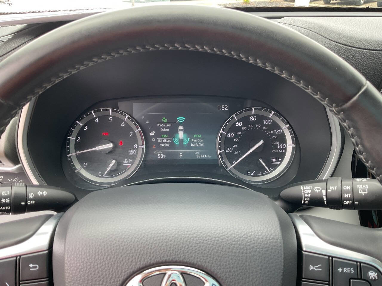 Used 2021 Toyota Highlander XLE AWD/4WD image 21