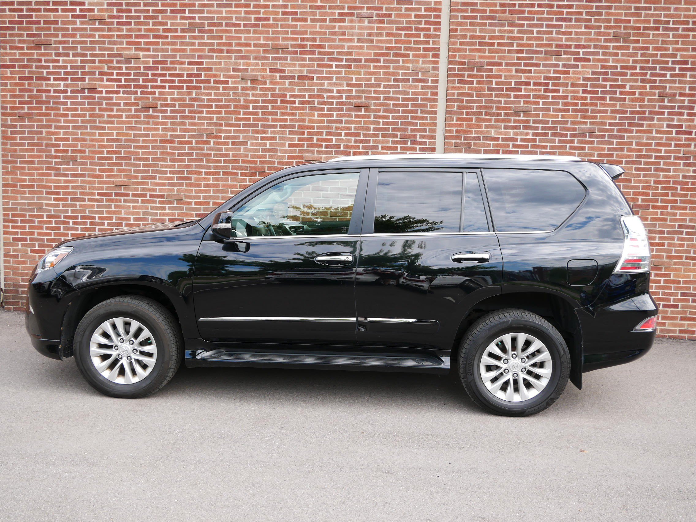 Used 2015 Lexus GX 460 w/ Premium Package AWD/4WD image 2
