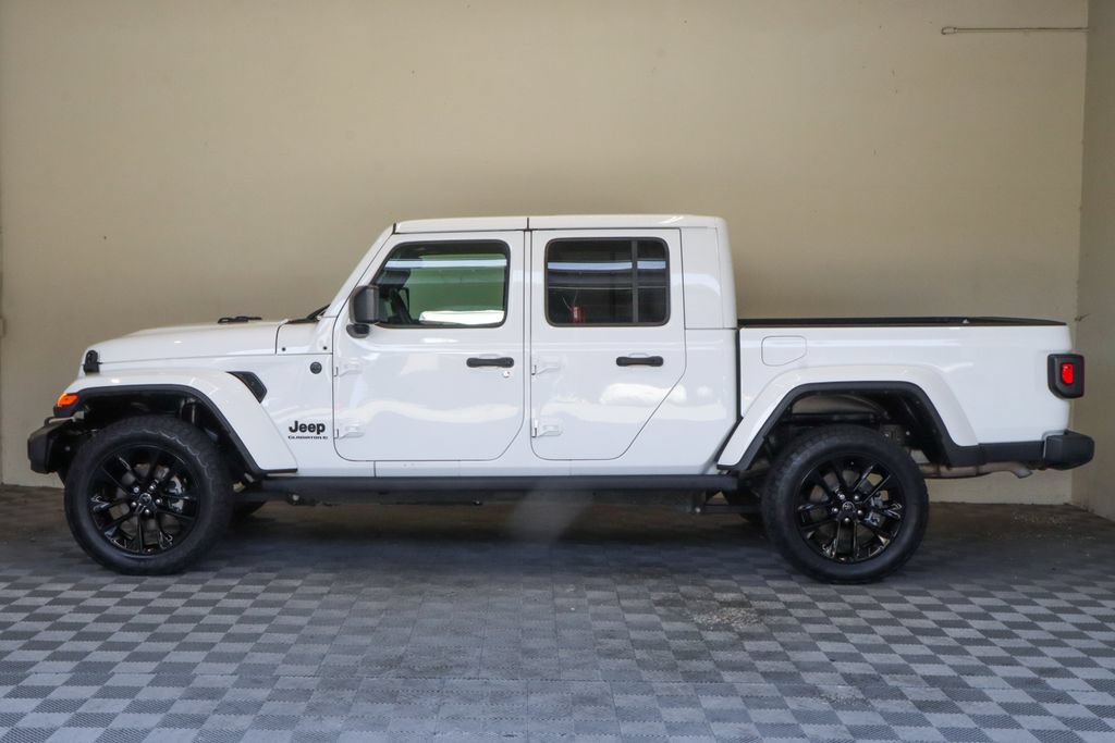 Used 2025 Jeep Gladiator Sport AWD/4WD image 7