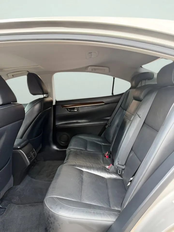 Used 2015 Lexus ES 350 w/ Luxury Package FWD image 17