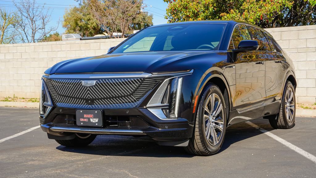 New 2026 Cadillac Lyriq Luxury image 2