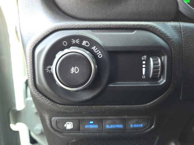 Used 2023 Jeep Wrangler Unlimited Rubicon 4xe w/ Cold Weather Group AWD/4WD image 10