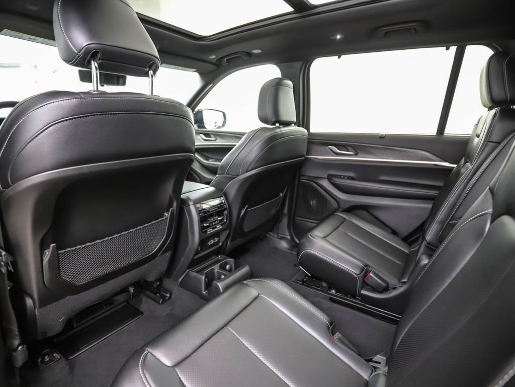 Used 2024 Jeep Grand Cherokee L Limited w/ Luxury Tech Group II image 21