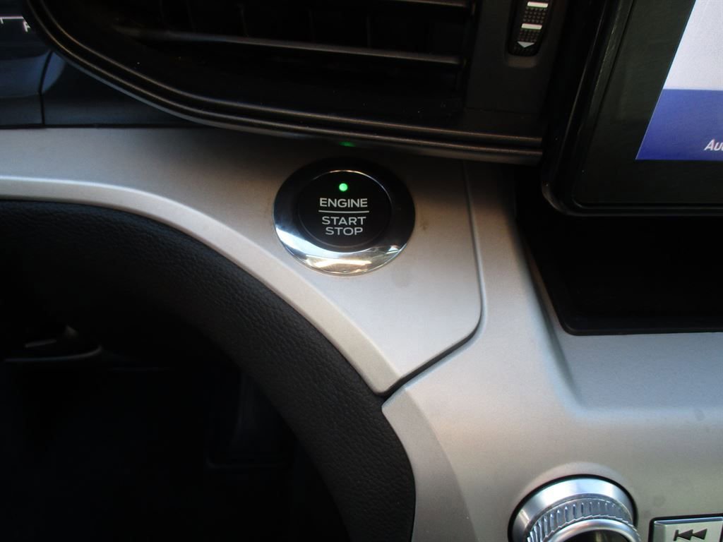 Used 2020 Ford Explorer XLT image 17