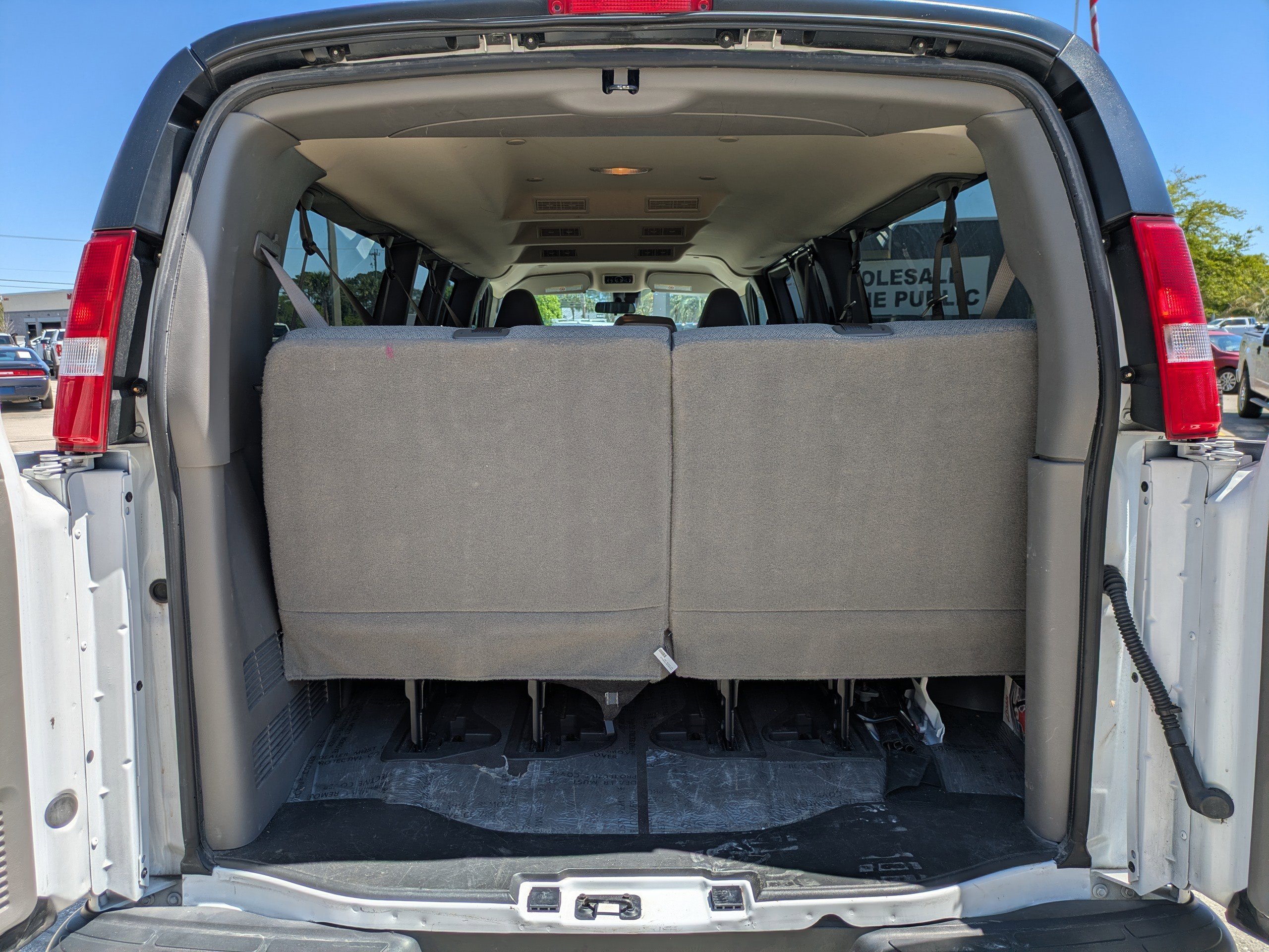 Used 2024 Chevrolet Express 3500 LT w/ LT Preferred Equipment Group RWD image 13