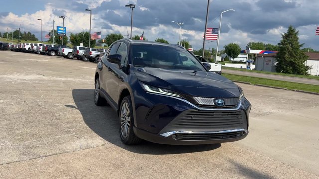 Used 2022 Toyota Venza XLE AWD/4WD image 3