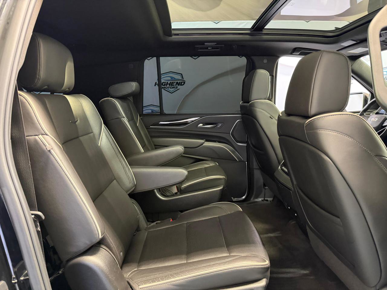 Used 2023 Cadillac Escalade ESV Sport AWD/4WD image 28