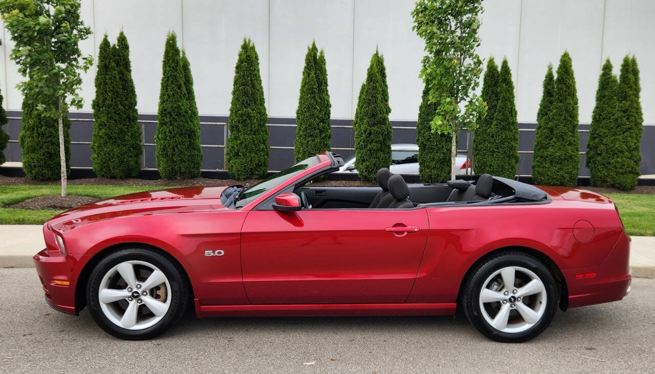 Used 2013 Ford Mustang GT w/ Security Pkg RWD image 2