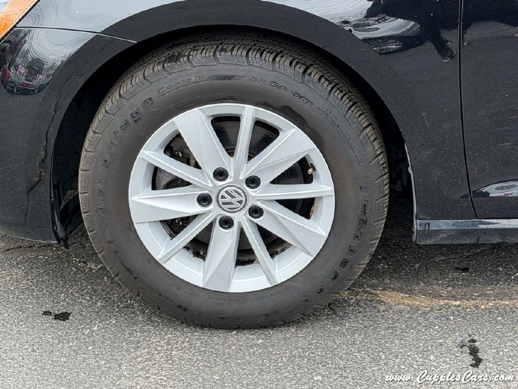 Used 2016 Volkswagen Golf S image 45