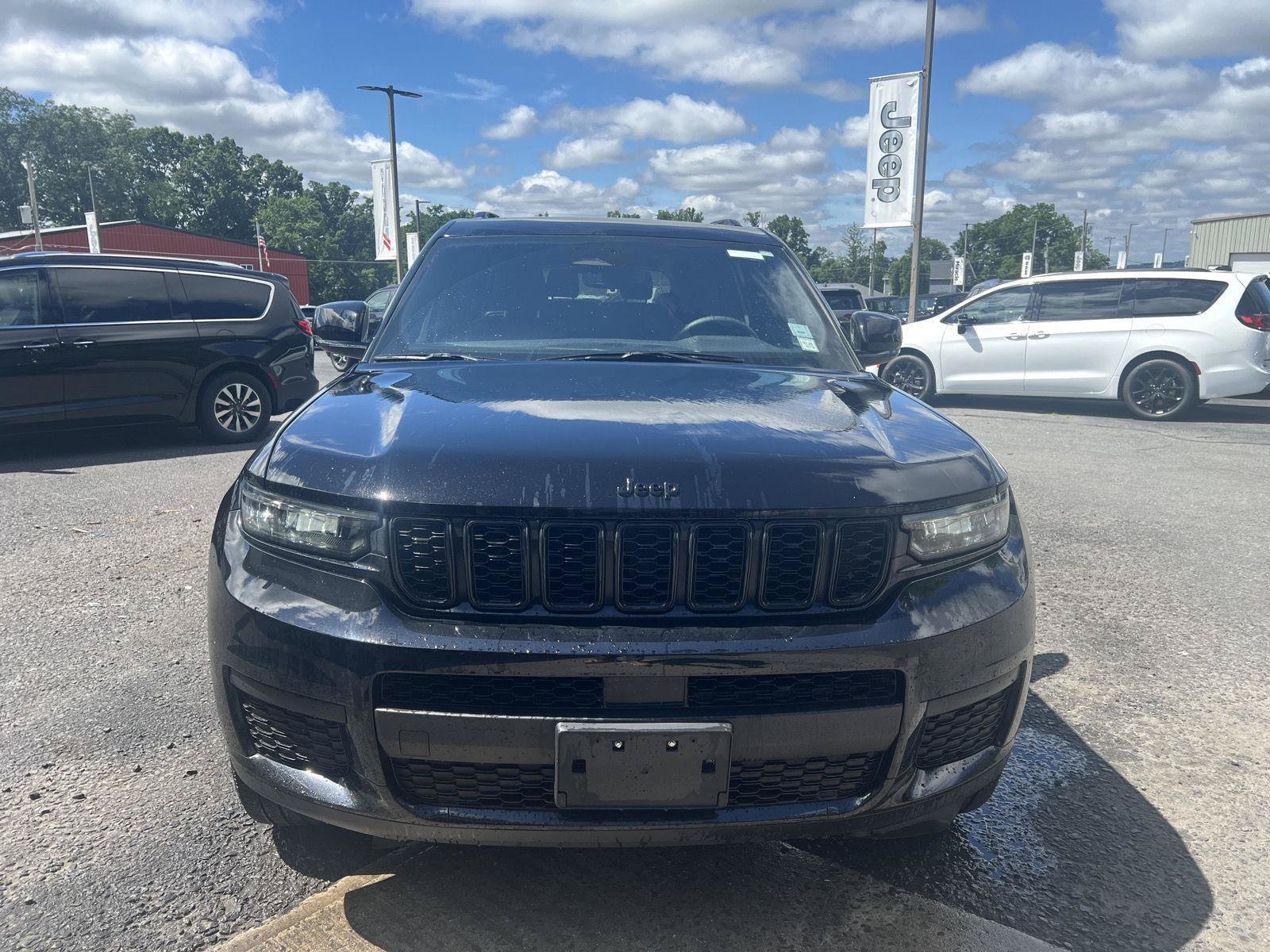Used 2023 Jeep Grand Cherokee L Altitude AWD/4WD image 8