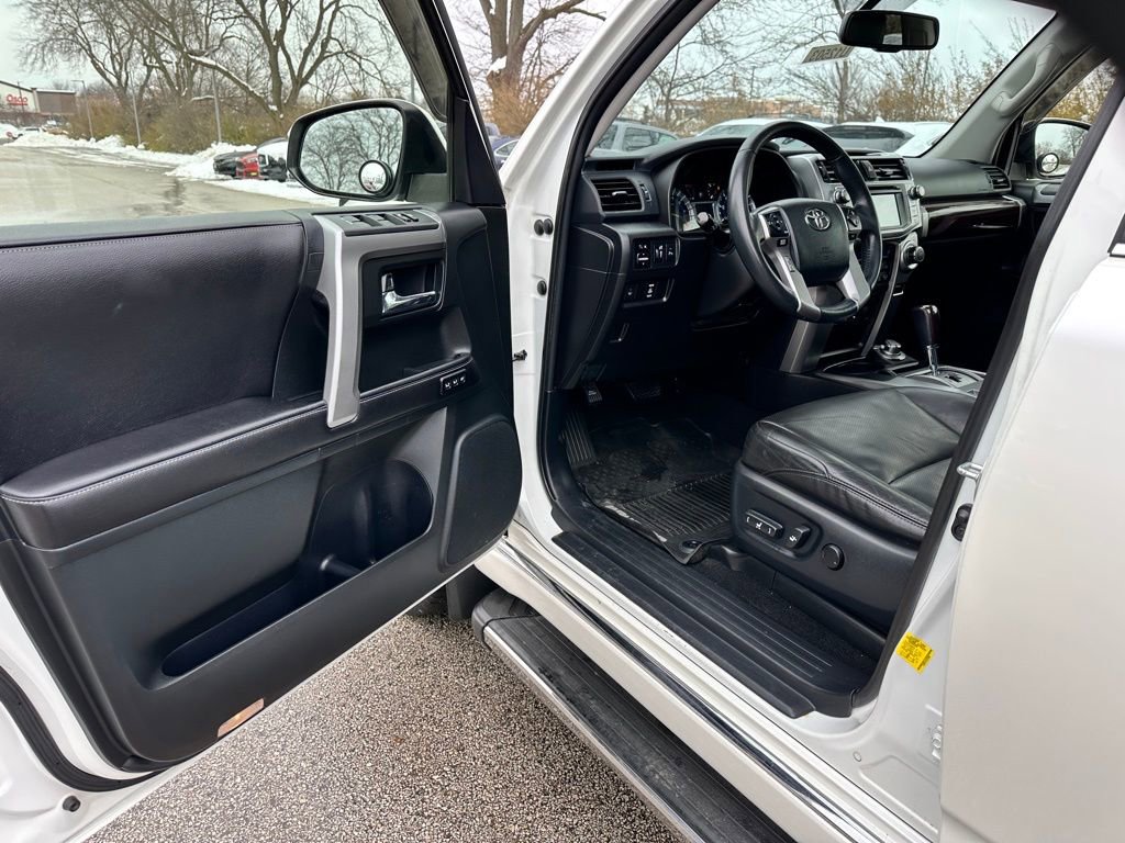 Used 2016 Toyota 4Runner Limited image 15