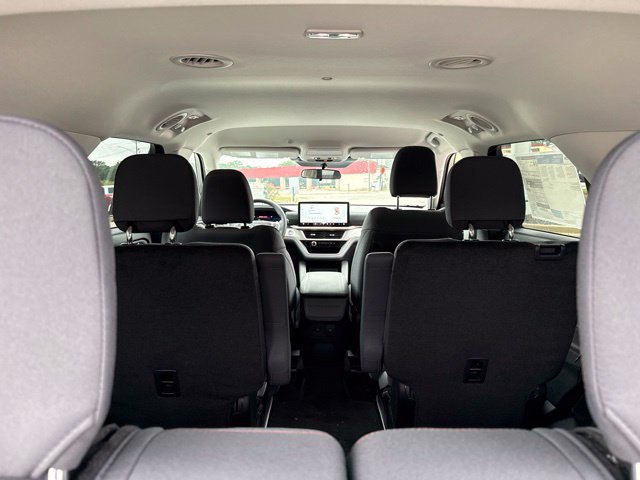 New 2026 Ford Explorer Active RWD image 18