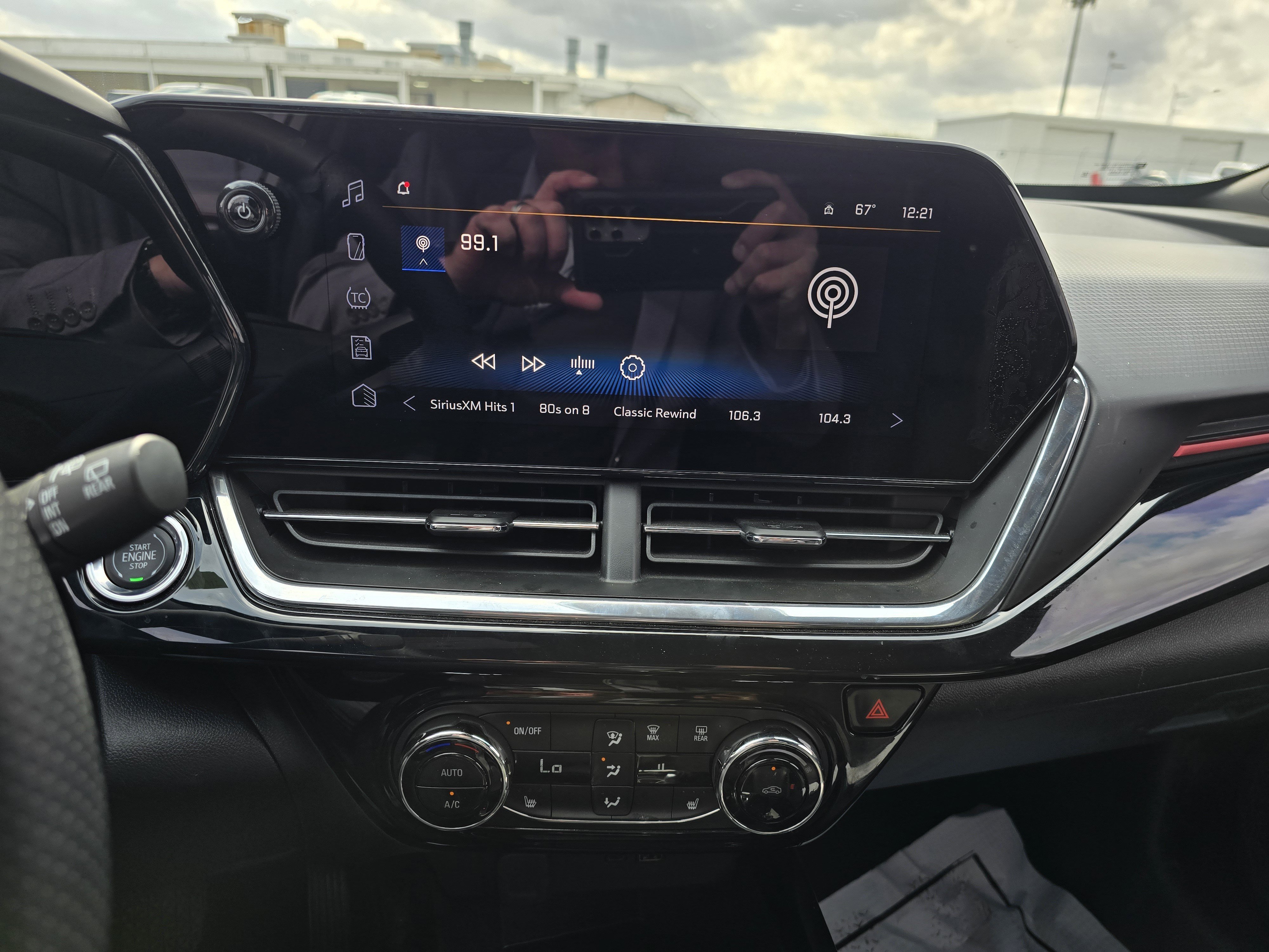 Used 2025 Chevrolet Trax RS image 14