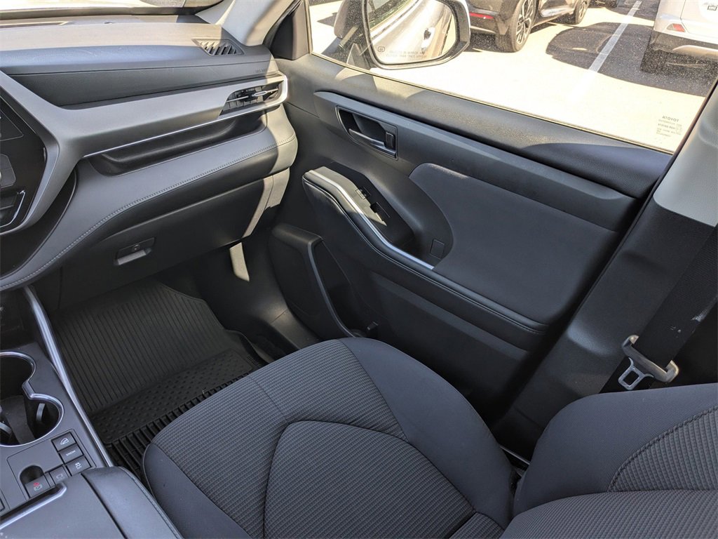 Used 2023 Toyota Highlander LE image 22