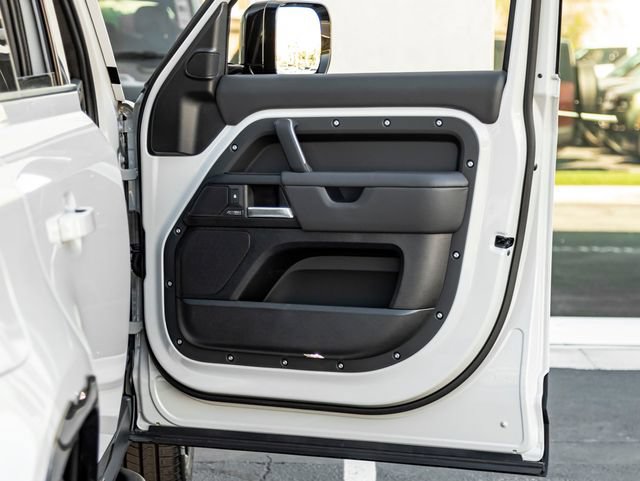 New 2026 Land Rover Defender 110 X AWD/4WD image 31