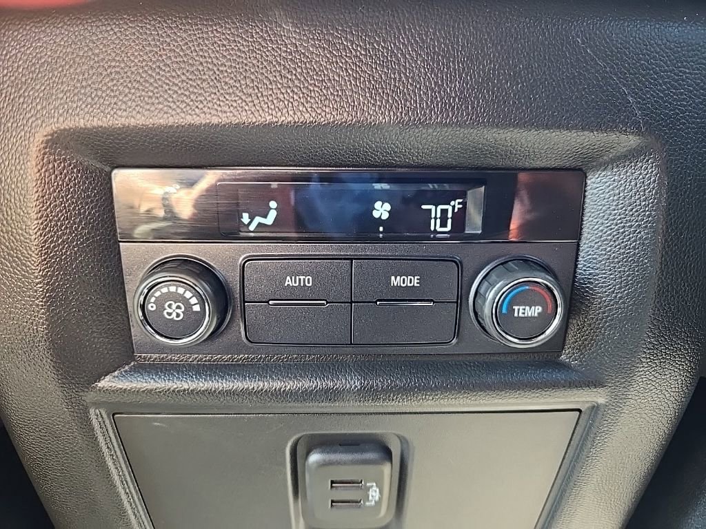 Used 2023 Chevrolet Traverse LT FWD image 44