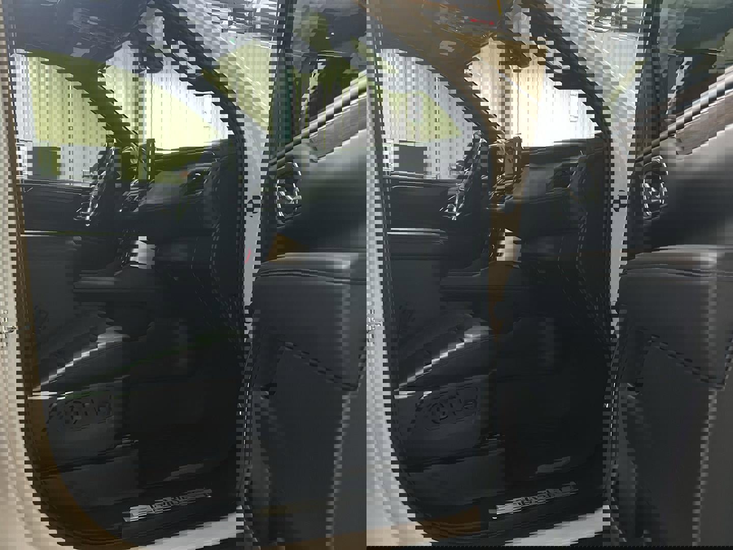 Used 2022 Chevrolet Suburban LT w/ Luxury Package image 11