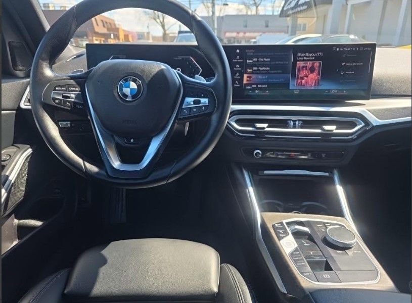Used 2023 BMW 330i xDrive Sedan w/ Premium Package image 7